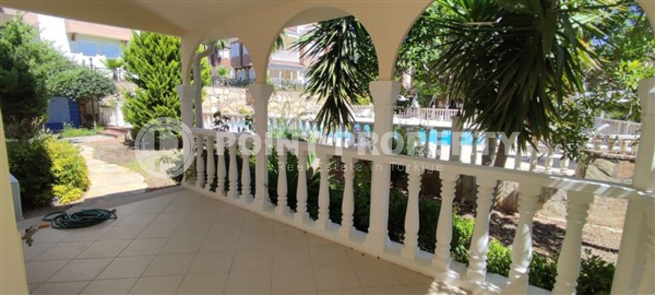 Трехэтажная вилла с четырьмя спальнями, 290м², с видом на море, в районе Алании Инжекум.-id-1940-фото-7