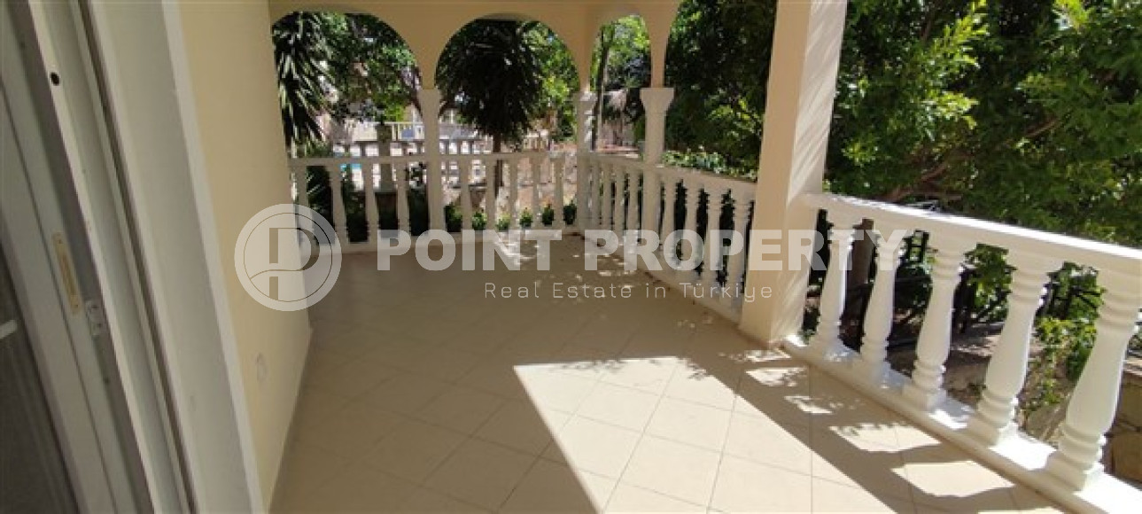 Трехэтажная вилла с четырьмя спальнями, 290м², с видом на море, в районе Алании Инжекум.-id-1940-фото-8