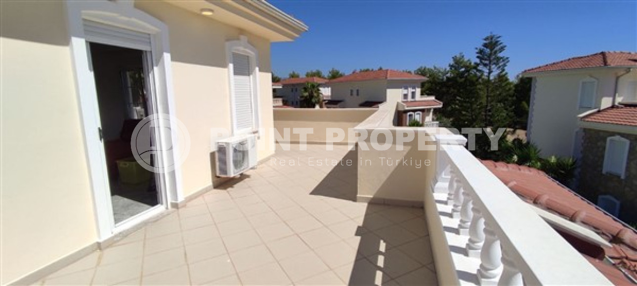 Трехэтажная вилла с четырьмя спальнями, 290м², с видом на море, в районе Алании Инжекум.-id-1940-фото-18