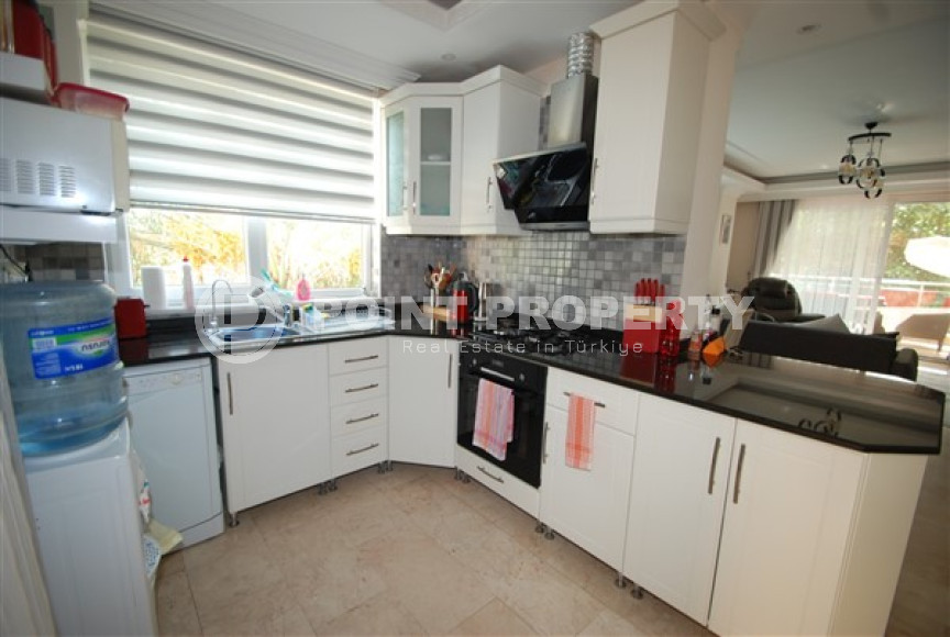 Просторный меблированный садовый дуплекс с четырьмя спальнями, 200м², в центре Алании.-id-1943-фото-5