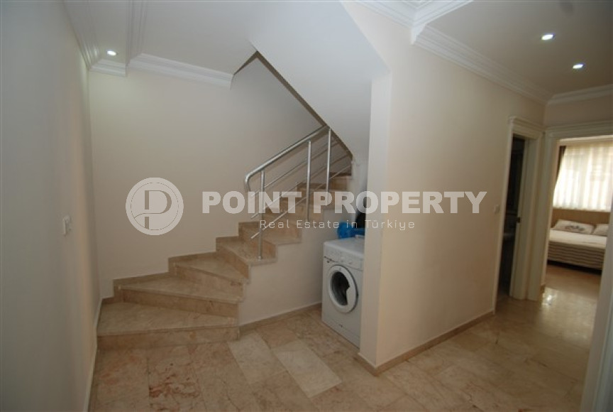 Просторный меблированный садовый дуплекс с четырьмя спальнями, 200м², в центре Алании.-id-1943-фото-7