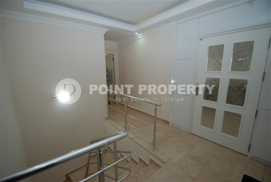 Просторный меблированный садовый дуплекс с четырьмя спальнями, 200м², в центре Алании.-id-1943-фото-11