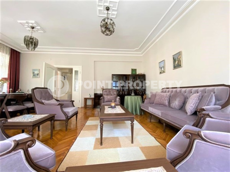 Четырехкомнатная квартира, 140м², с отдельной кухней, с видом на море в центре района Тосмур, Алания-id-1945-фото-1