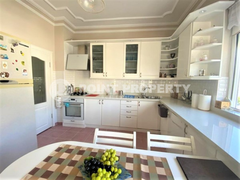 Four-room apartment, 140 m², with separate kitchen, overlooking the sea in the center of Tosmur, Alanya-id-1945-photo-17