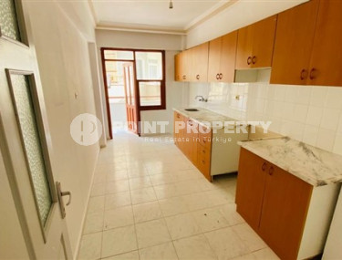 Вторичная недвижимость в центре Алании: квартира 2+1, 120м², с отдельной кухней в доме городского типа-id-1954-фото-3