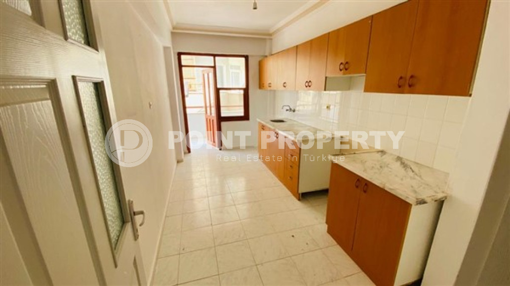 Resale property in the center of Alanya: apartment 2+1, 120m², with separate kitchen in an urban house-id-1954-photo-3