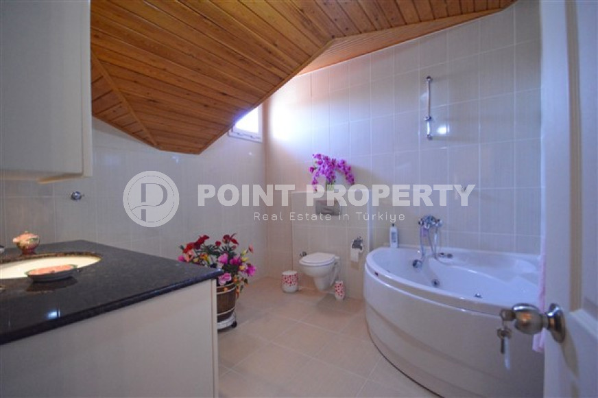 Duplex penthouse with four bedrooms, 325 m², with private sauna, in Alanya - Oba.-id-1957-photo-35