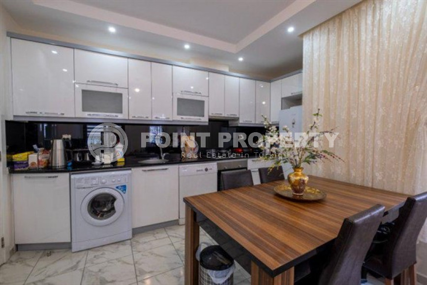 Two bedroom apartment, 100m², 900m from the sea in an urban house in the center of Alanya-id-1979-photo-2