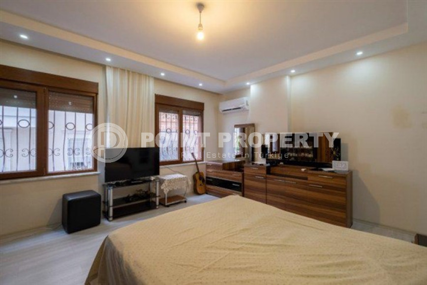 Two bedroom apartment, 100m², 900m from the sea in an urban house in the center of Alanya-id-1979-photo-8