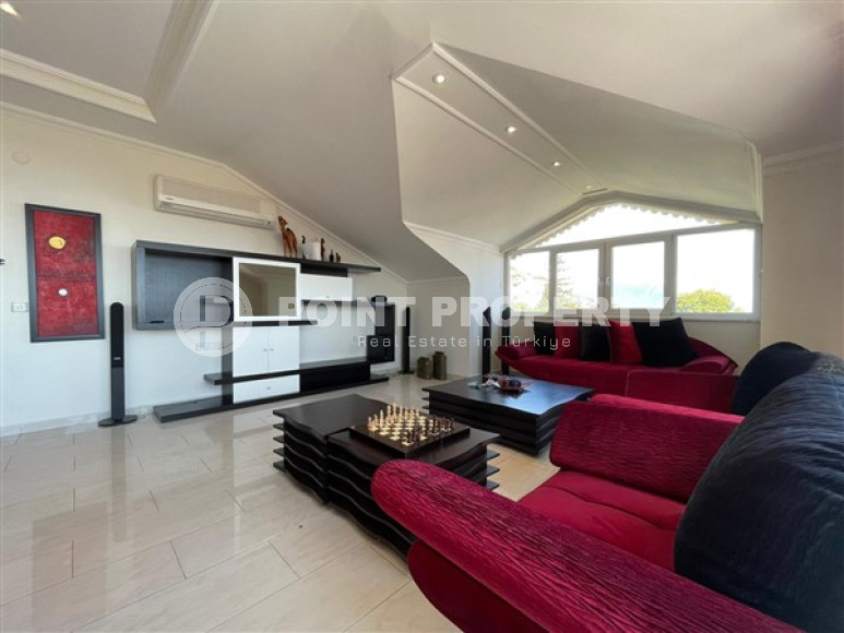 Furnished four-bedroom duplex apartment, 240m², in the center of Alanya with excellent views-id-1982-photo-3