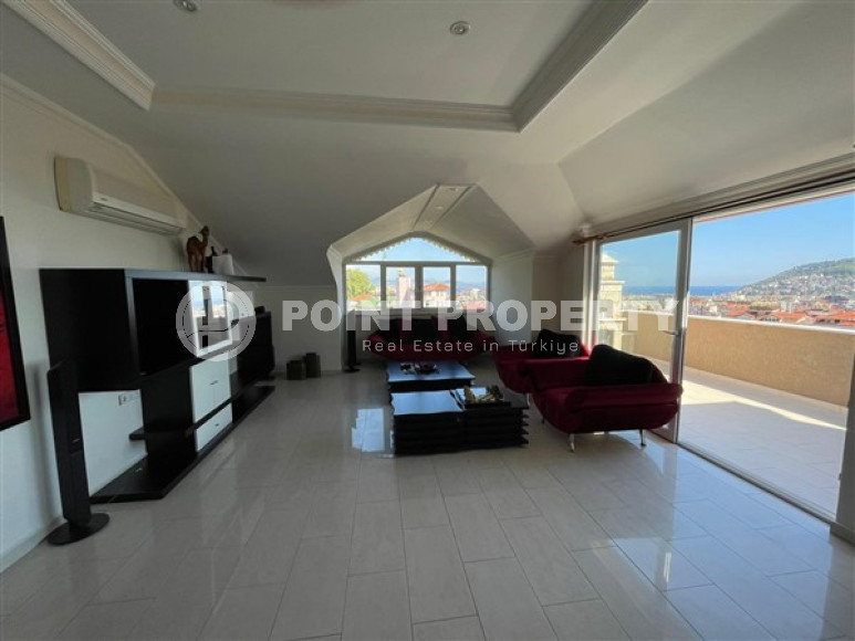Furnished four-bedroom duplex apartment, 240m², in the center of Alanya with excellent views-id-1982-photo-7