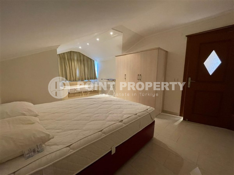 Furnished four-bedroom duplex apartment, 240m², in the center of Alanya with excellent views-id-1982-photo-10