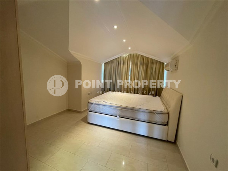 Furnished four-bedroom duplex apartment, 240m², in the center of Alanya with excellent views-id-1982-photo-11