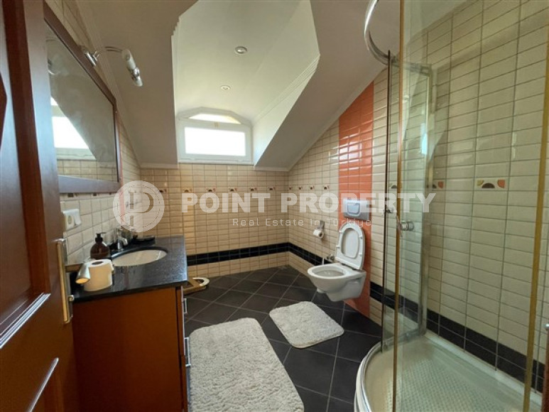 Furnished four-bedroom duplex apartment, 240m², in the center of Alanya with excellent views-id-1982-photo-12