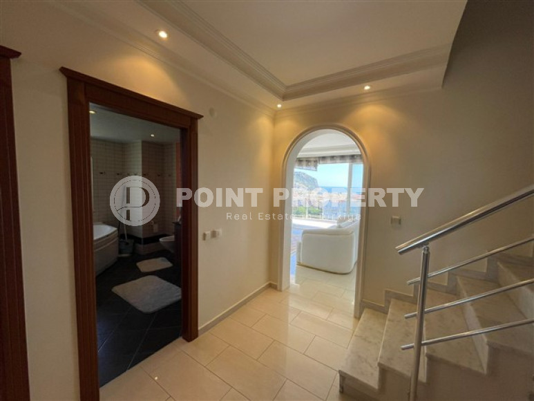 Furnished four-bedroom duplex apartment, 240m², in the center of Alanya with excellent views-id-1982-photo-21