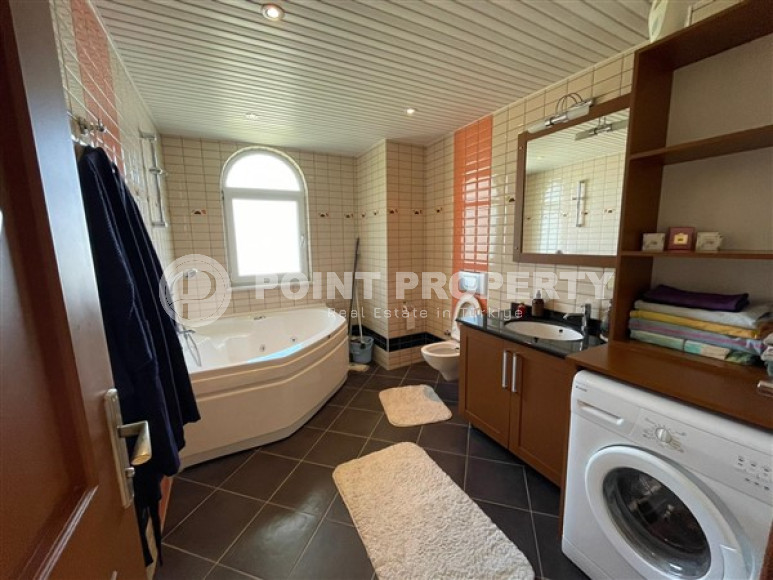 Furnished four-bedroom duplex apartment, 240m², in the center of Alanya with excellent views-id-1982-photo-24