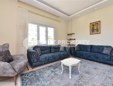 Linear four-room apartment, 150m², with separate kitchen, 1500m from the sea in Oba, Alanya-id-1984-photo-3