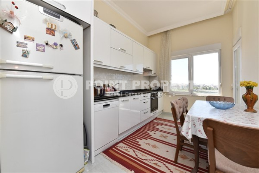 Linear four-room apartment, 150m², with separate kitchen, 1500m from the sea in Oba, Alanya-id-1984-photo-6