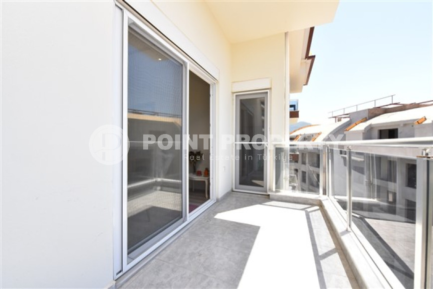 Linear four-room apartment, 150m², with separate kitchen, 1500m from the sea in Oba, Alanya-id-1984-photo-7