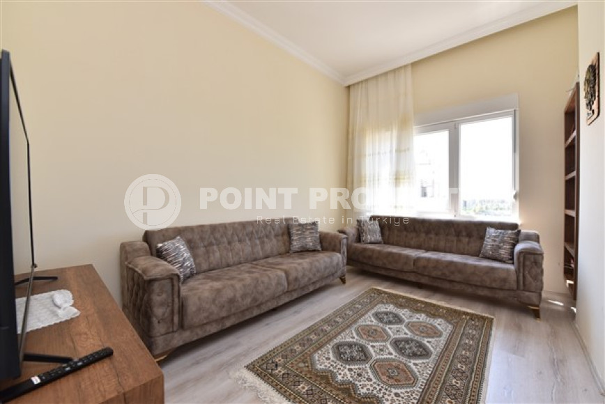 Linear four-room apartment, 150m², with separate kitchen, 1500m from the sea in Oba, Alanya-id-1984-photo-9