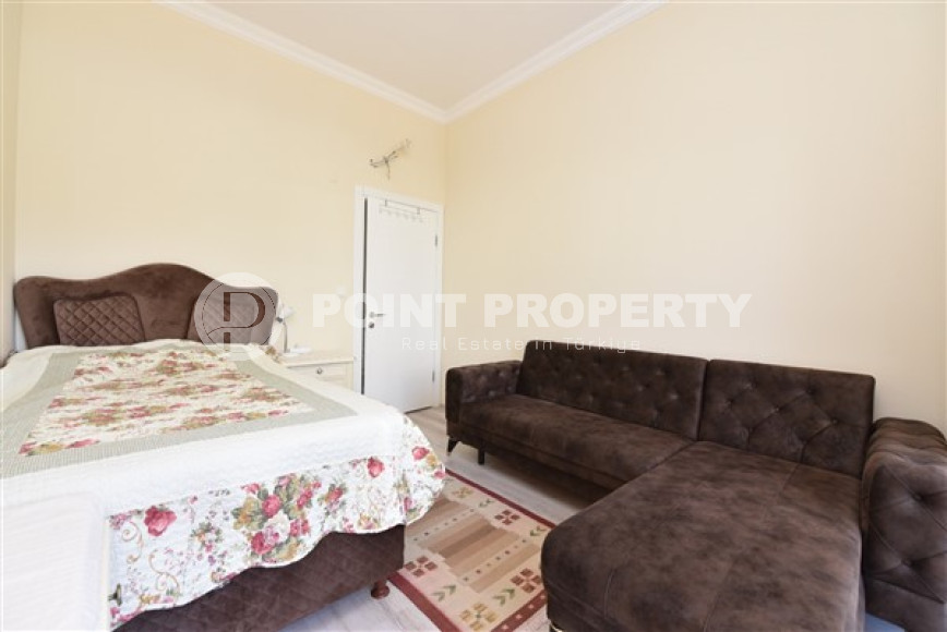 Linear four-room apartment, 150m², with separate kitchen, 1500m from the sea in Oba, Alanya-id-1984-photo-11