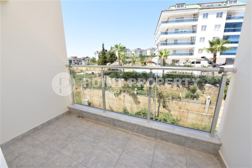 Linear four-room apartment, 150m², with separate kitchen, 1500m from the sea in Oba, Alanya-id-1984-photo-12