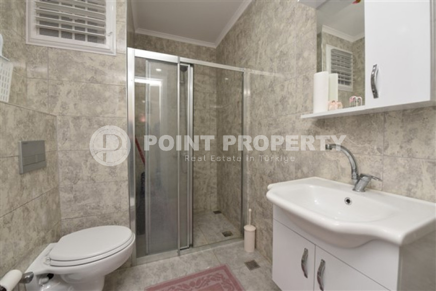 Linear four-room apartment, 150m², with separate kitchen, 1500m from the sea in Oba, Alanya-id-1984-photo-13