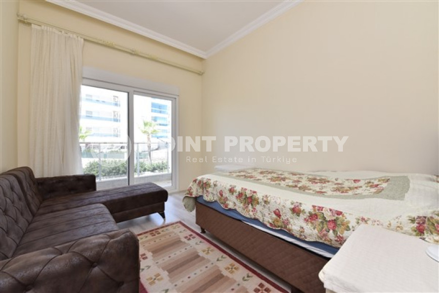 Linear four-room apartment, 150m², with separate kitchen, 1500m from the sea in Oba, Alanya-id-1984-photo-14