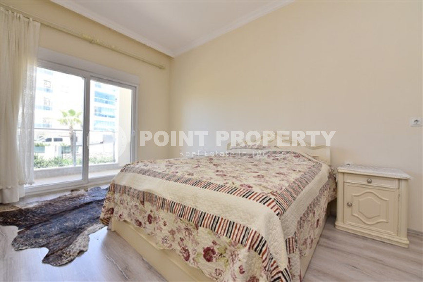 Linear four-room apartment, 150m², with separate kitchen, 1500m from the sea in Oba, Alanya-id-1984-photo-15