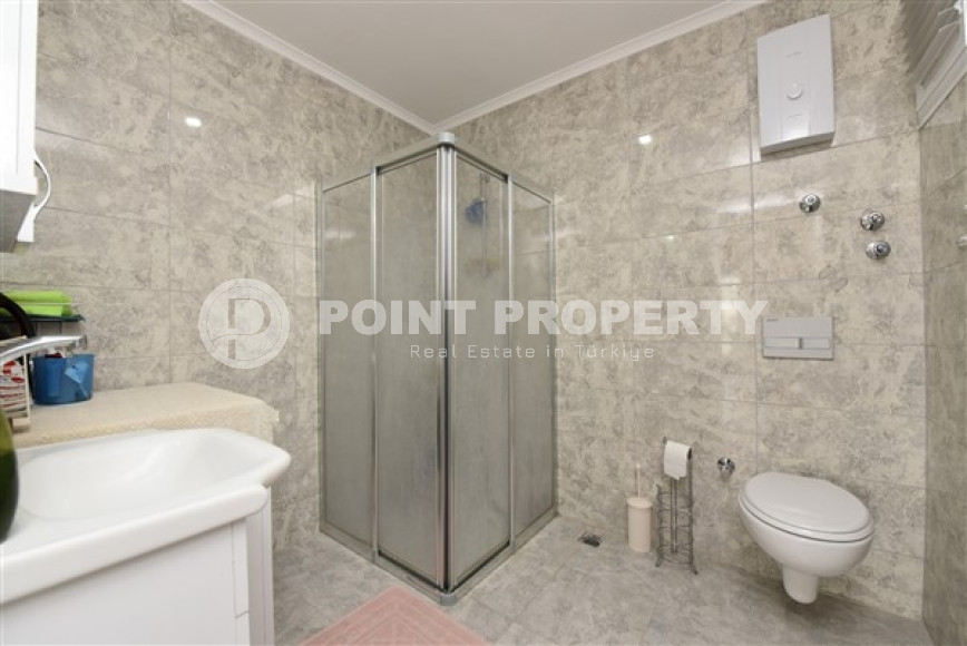 Linear four-room apartment, 150m², with separate kitchen, 1500m from the sea in Oba, Alanya-id-1984-photo-16