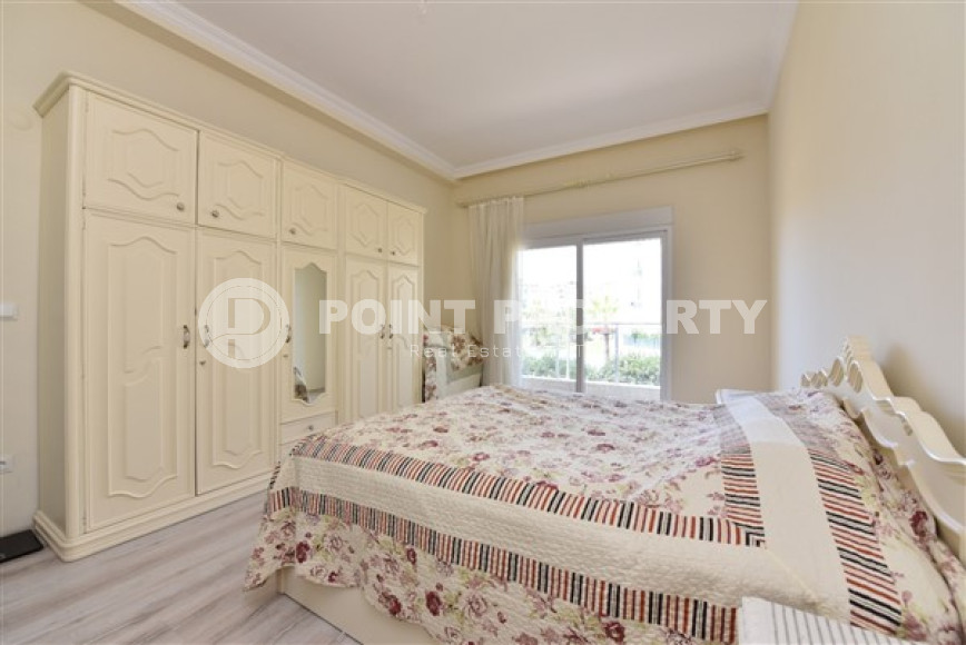 Linear four-room apartment, 150m², with separate kitchen, 1500m from the sea in Oba, Alanya-id-1984-photo-18