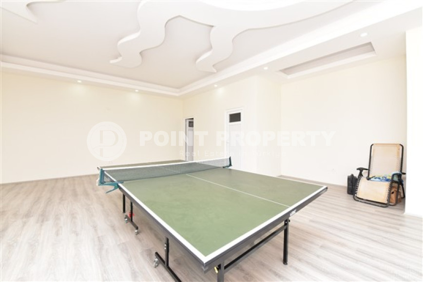 Linear four-room apartment, 150m², with separate kitchen, 1500m from the sea in Oba, Alanya-id-1984-photo-22