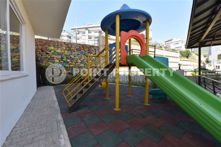 Linear four-room apartment, 150m², with separate kitchen, 1500m from the sea in Oba, Alanya-id-1984-photo-24