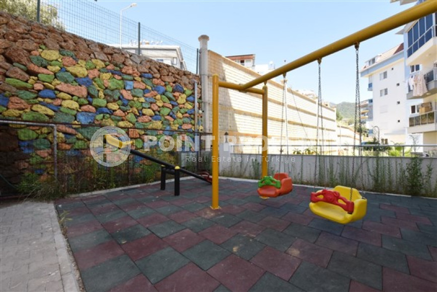 Linear four-room apartment, 150m², with separate kitchen, 1500m from the sea in Oba, Alanya-id-1984-photo-25