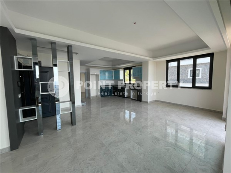Five-room penthouse, 200m², overlooking the Alanya fortress in the center of Alanya, 1500m from the sea-id-1991-photo-2