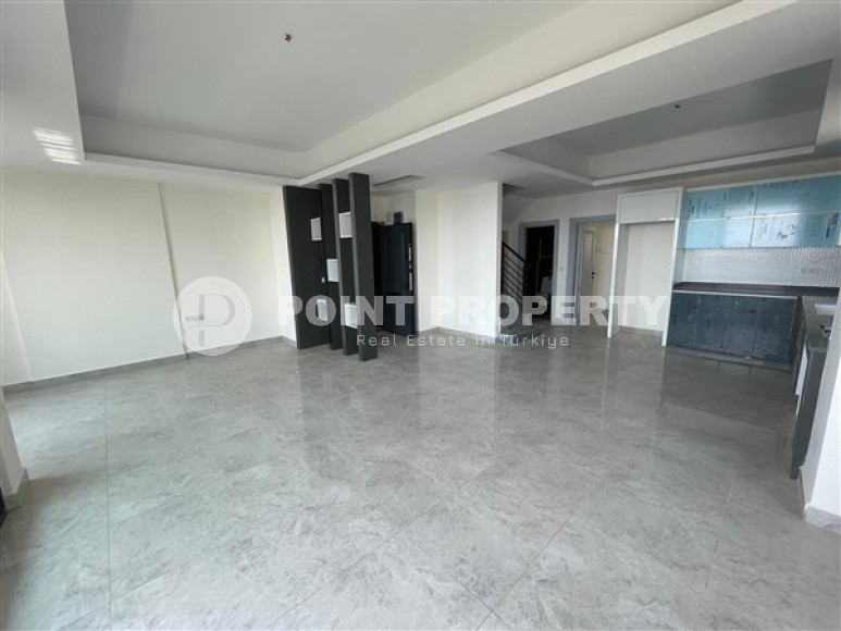 Five-room penthouse, 200m², overlooking the Alanya fortress in the center of Alanya, 1500m from the sea-id-1991-photo-3