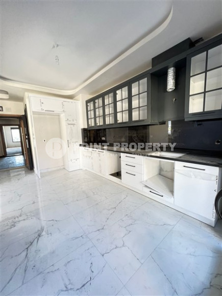 Two bedroom penthouse, 120m², fully finished, 1500m from the sea in the center of Alanya-id-1999-photo-2