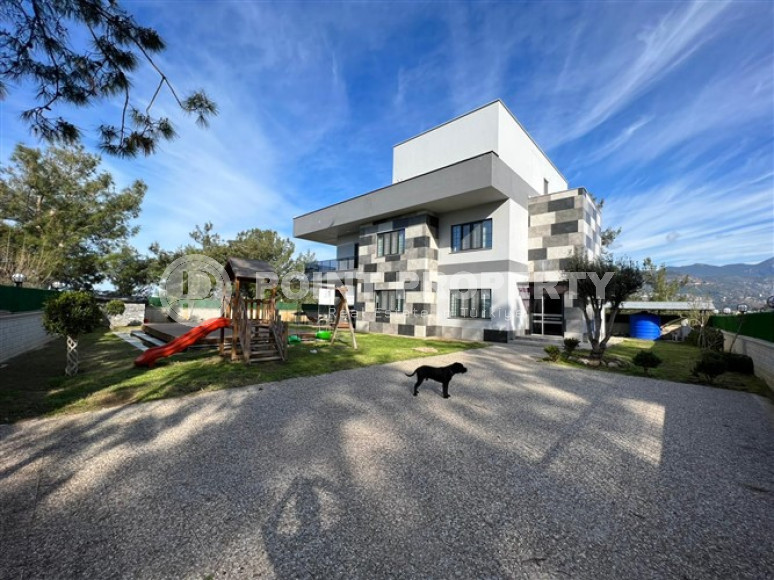 Private three-storey villa 6+2, 400m², with a private pool in Alanya Oba.-id-2004-photo-3
