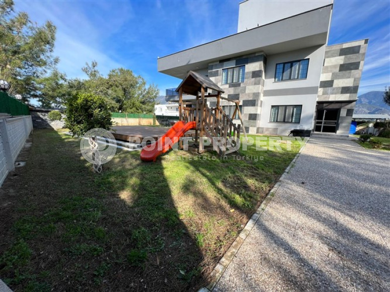 Private three-storey villa 6+2, 400m², with a private pool in Alanya Oba.-id-2004-photo-4