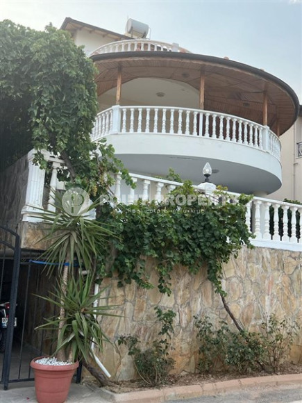 Просторная частная вилла 4+2, 375м² с отличными видами, с бассейном, в центре Алании-id-2006-фото-2