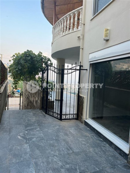 Просторная частная вилла 4+2, 375м² с отличными видами, с бассейном, в центре Алании-id-2006-фото-10