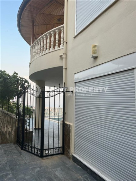 Просторная частная вилла 4+2, 375м² с отличными видами, с бассейном, в центре Алании-id-2006-фото-29