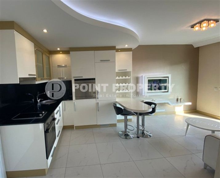 One bedroom apartment, 50m², with furniture and household appliances in an elite residence in the center of Alanya-id-2011-photo-3