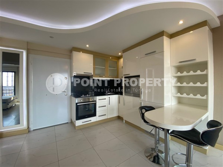 One bedroom apartment, 50m², with furniture and household appliances in an elite residence in the center of Alanya-id-2011-photo-4
