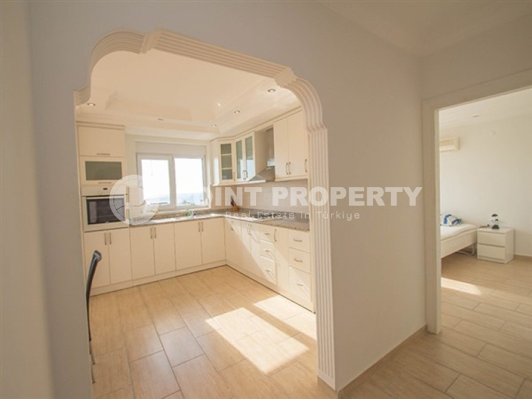 View three-room apartment, 110 m², with furniture and household appliances near Cleopatra Beach, Alanya-id-2015-photo-4