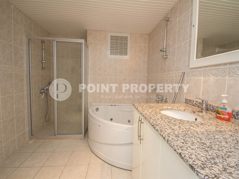 View three-room apartment, 110 m², with furniture and household appliances near Cleopatra Beach, Alanya-id-2015-photo-17