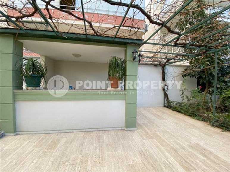 View three-room apartment, 110 m², with furniture and household appliances near Cleopatra Beach, Alanya-id-2015-photo-25