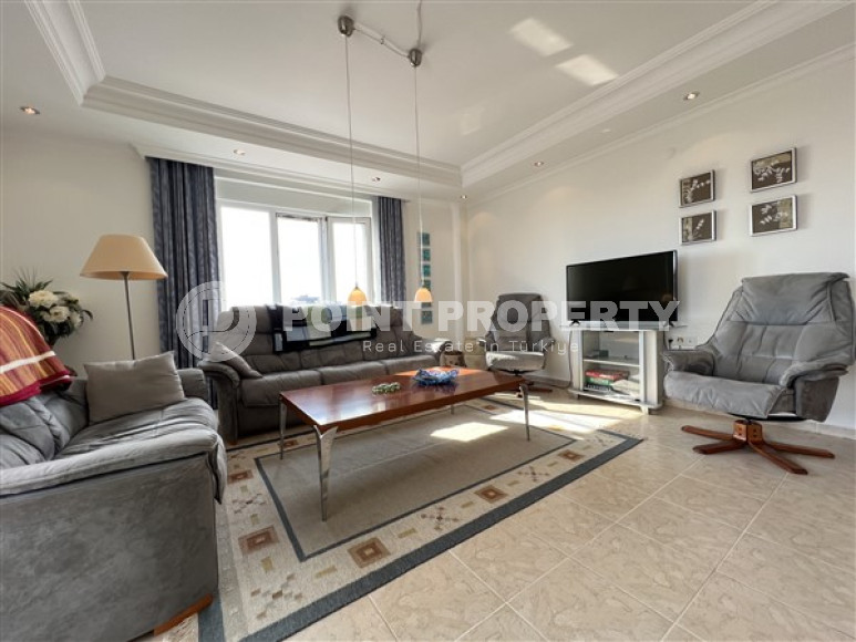 Квартира с двумя спальнями, 110м², с видом на море и горы на центральной улице в районе Алании Тосмур-id-2019-фото-3