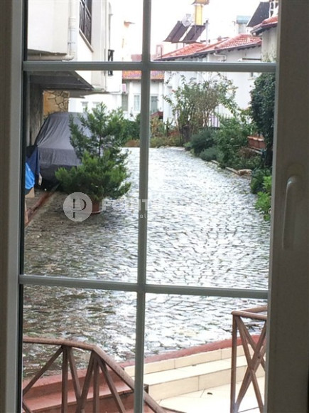 Садовый дуплекс 3+1, 130м², в уютном комплексе, в 250м от моря в районе Тосмур, Алания-id-2027-фото-9