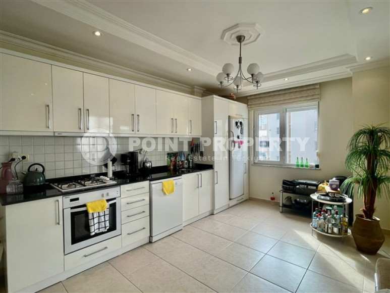 Квартира с двумя спальнями, 110м², в уютной резиденции с бассейном в 300м от центра района Тосмур, Алания-id-2041-фото-4